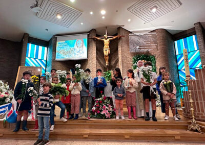 Homenaje a la Virgen por la familias. Parroquia Nuestra Señora del Sagrado Corazón. PNS MSC