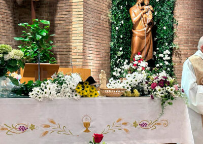 Homenaje a la Virgen por la familias. Parroquia Nuestra Señora del Sagrado Corazón. PNS MSC